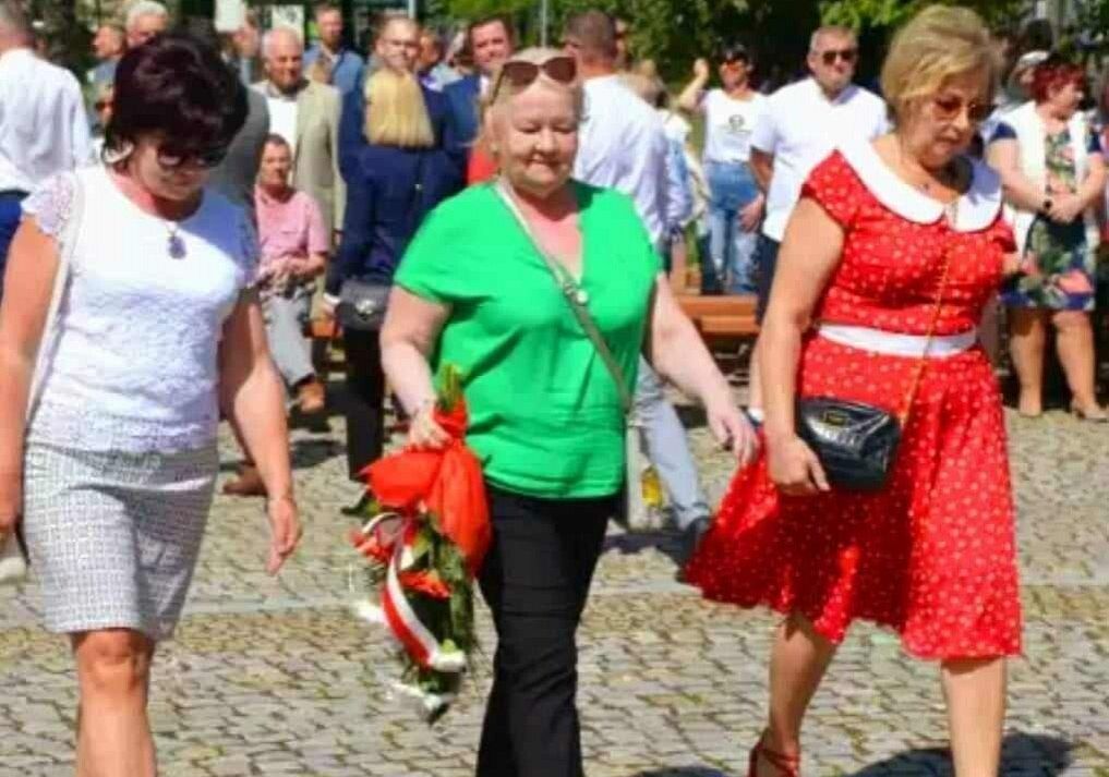 Grafika 1: Składanie kwiatów