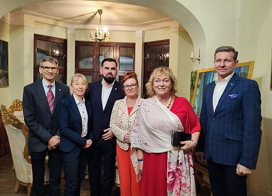 Grafika 8: 22.11.24 GALA W GRĄBKOWIE