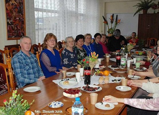 Grafika 1: 13.03.25 Święto Kobiet  Lęborski Uniwersytet Trzeciego Wieku