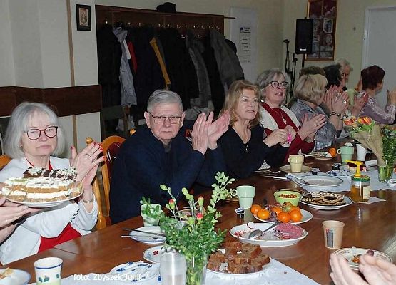 Grafika 2: 13.03.25 Święto Kobiet  Lęborski Uniwersytet Trzeciego Wieku