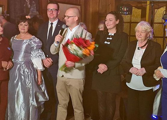 Grafika 1: W PAŁACU W GRĄBKOWIE odbyła się Wielka Gala Projektu  ,,Artystyczny UTW