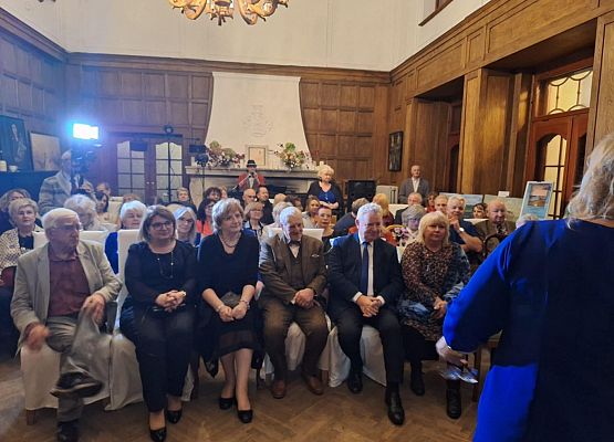 Grafika 2: W PAŁACU W GRĄBKOWIE odbyła się Wielka Gala Projektu  ,,Artystyczny UTW