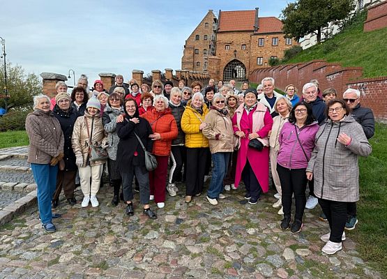 Grafika 1: Lęborski Uniwersytet Trzeciego Wieku Projekt  ARTYSTYCZNY UTW