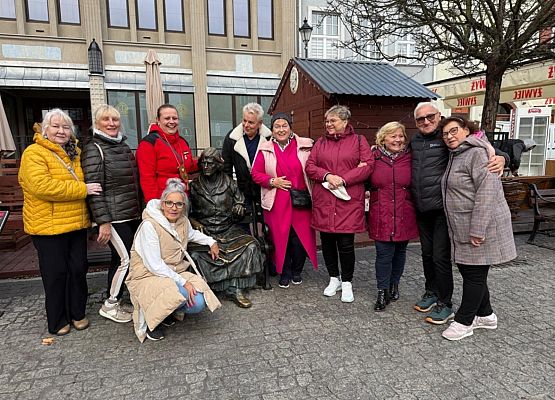 Grafika 2: Lęborski Uniwersytet Trzeciego Wieku Projekt  ARTYSTYCZNY UTW