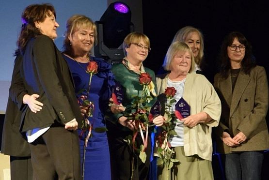 Grafika 2: NAGRODA SPECJALNA  DLA P. PREZES LĘBORSKIEGO UNIWERSYTETU TRZECIEGO WIEKU